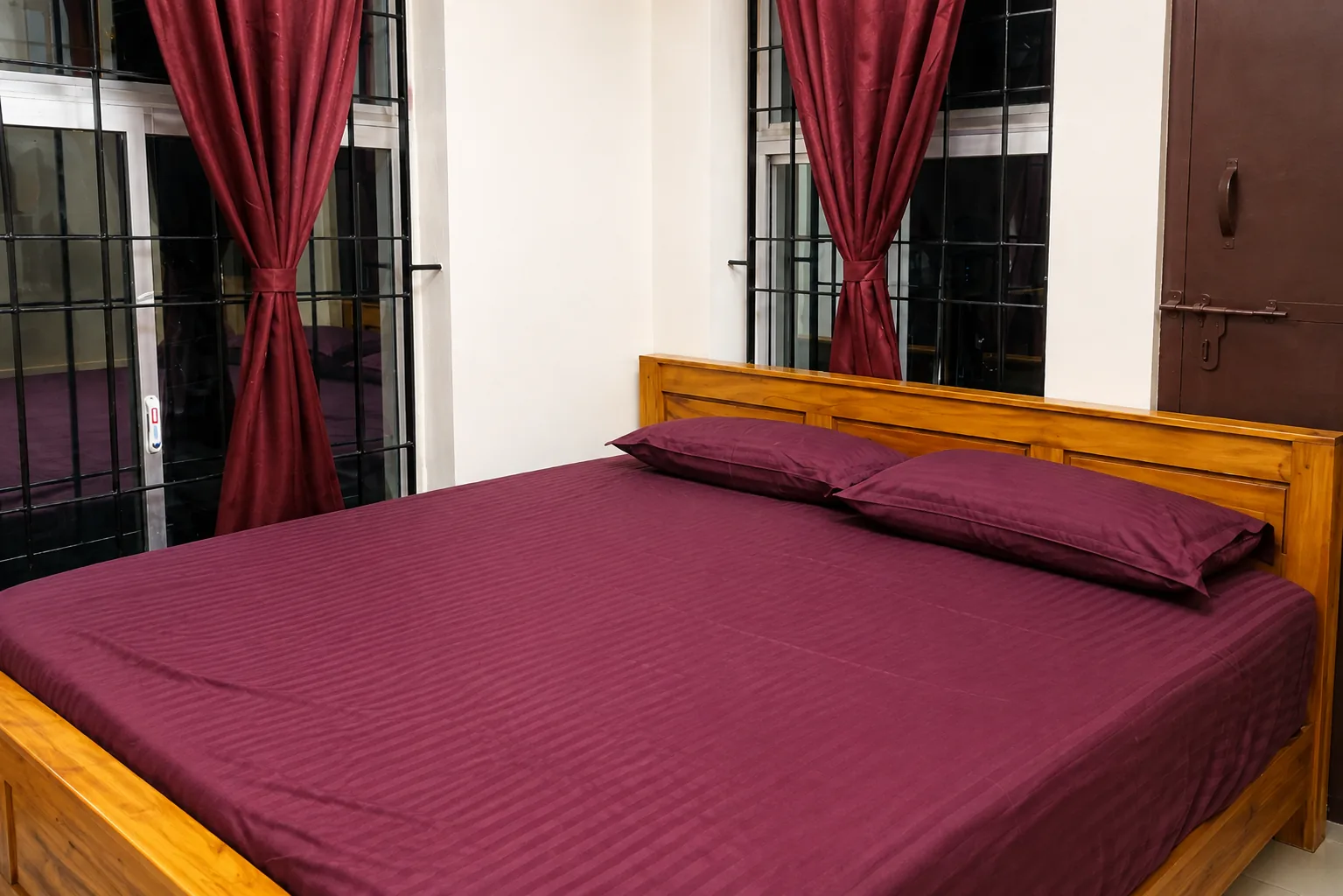 The Upper Room air-conditioned bedroom with king-size bed in Avadi